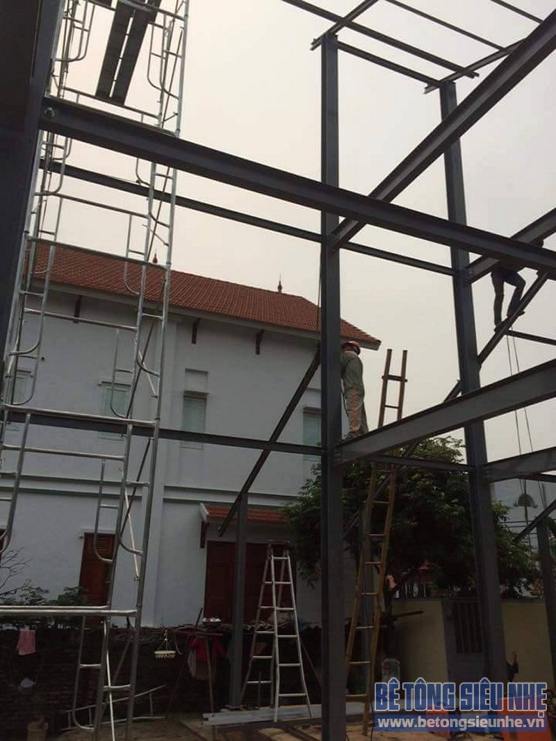 Dựng khung nhà khung thép tiền chế công trình nhà biệt thự tại Võng La - 01