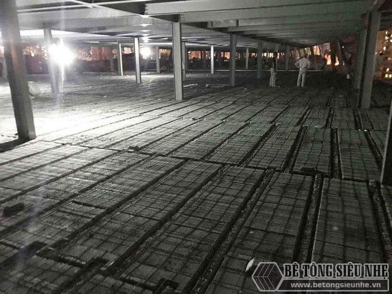 Thi công hệ khung thép và sàn bê tông nhẹ làm trung tâm thương mại tại Đông Anh, Hà Nội - 06