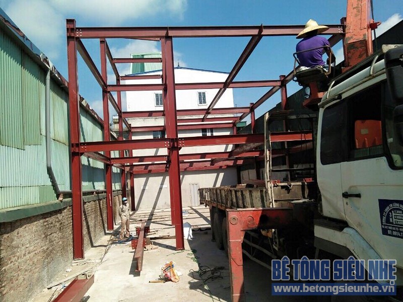 Hoàn thiện lắp ghép nhà khung thép công trình nhà xưởng tại Long Biên