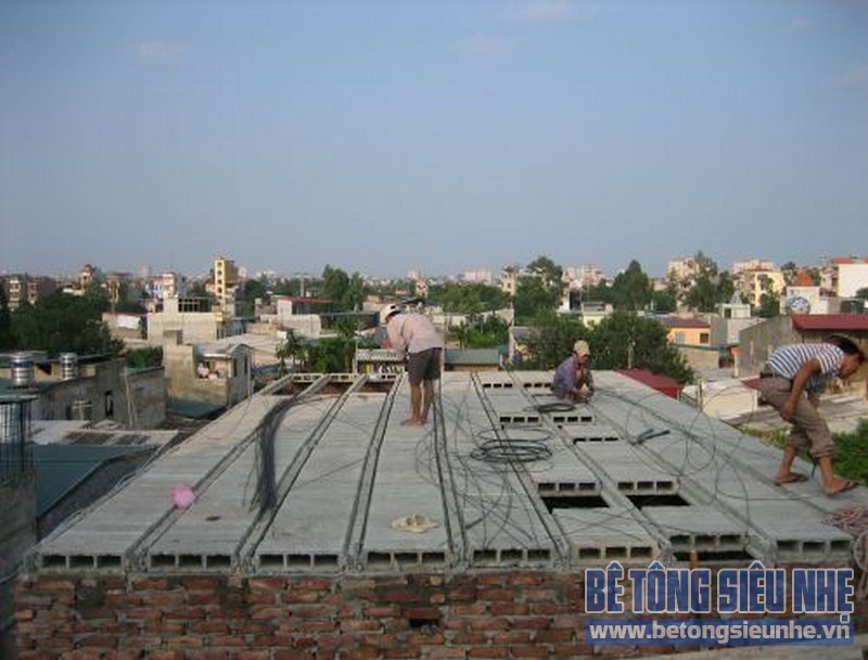 Thi công mái nhà bằng bê tông siêu nhẹ tại Lê Trọng Tấn, Thanh Xuân, Hà Nội