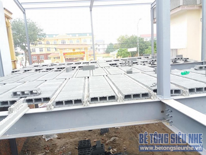 Thi công nhà khung thép sàn bê tông nhẹ công trình nhà trưng bày xe Honda, Vĩnh Phúc - 07