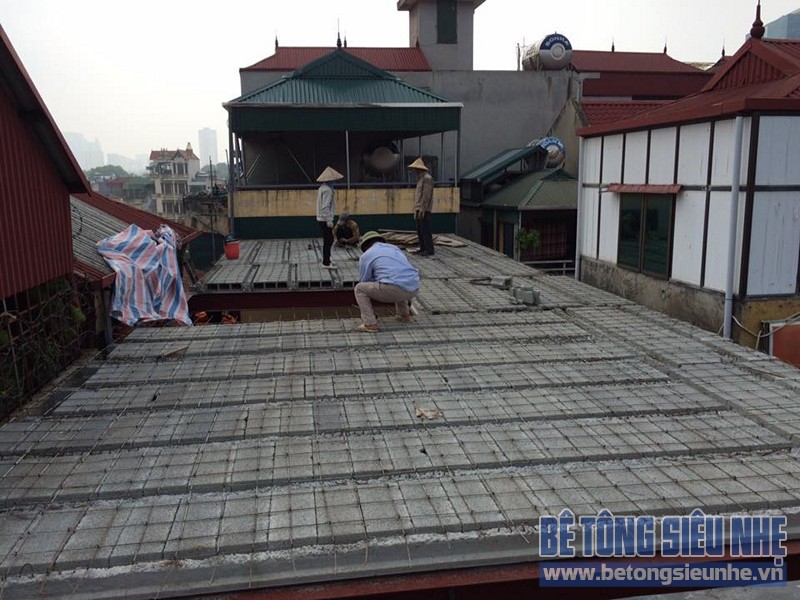 Công trình dùng sàn bê tông nhẹ để cải tạo nhà của gia đình chị Hằng, Đống Đa - 01