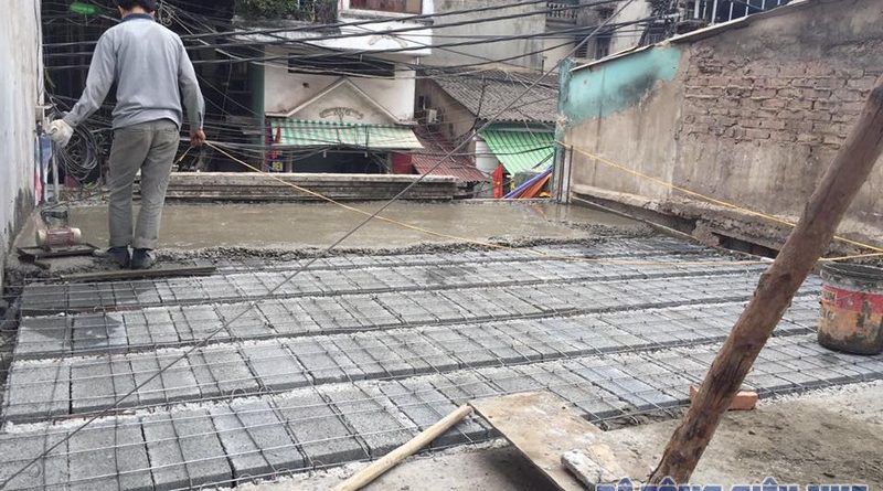 Thi công phần mái cho nhà dân dụng bằng bê tông siêu nhẹ tại phố Sủi, Gia Lâm