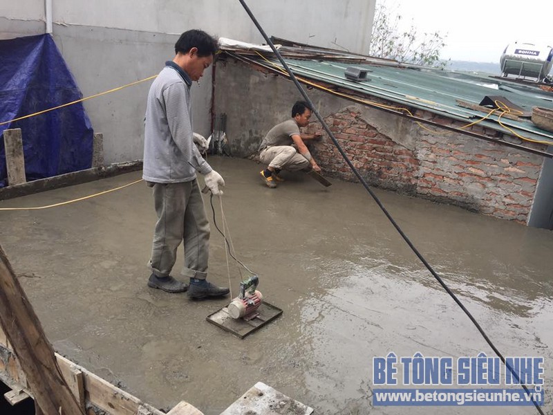 Thi công phần mái cho nhà dân dụng bằng bê tông siêu nhẹ tại phố Sủi, Gia Lâm