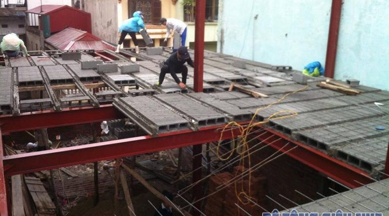 Làm sàn bê tông siêu nhẹ trên khung nhà thép tiền chế công trình nhà xưởng tại Mê Linh
