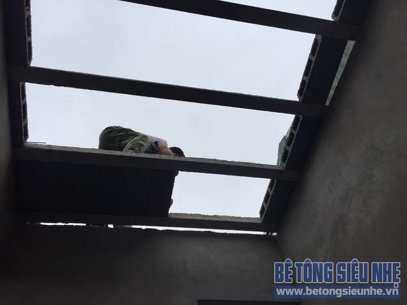 Ghép sàn bê tông siêu nhẹ cho tầng tum nhà anh Bảo tại Tây Đằng, Ba Vì