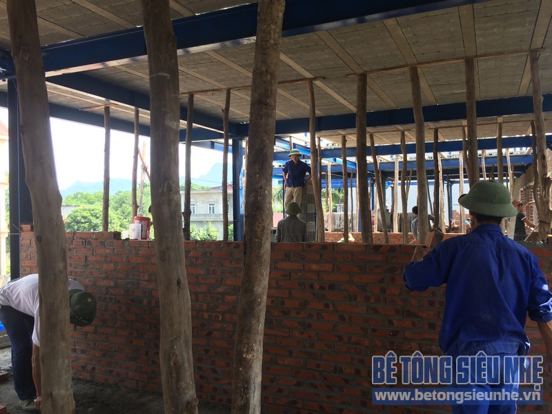 Công tác thi công nhà khung thép, sàn bê tông nhẹ khách sạn Hồ Núi Đính (Ninh Bình) P4