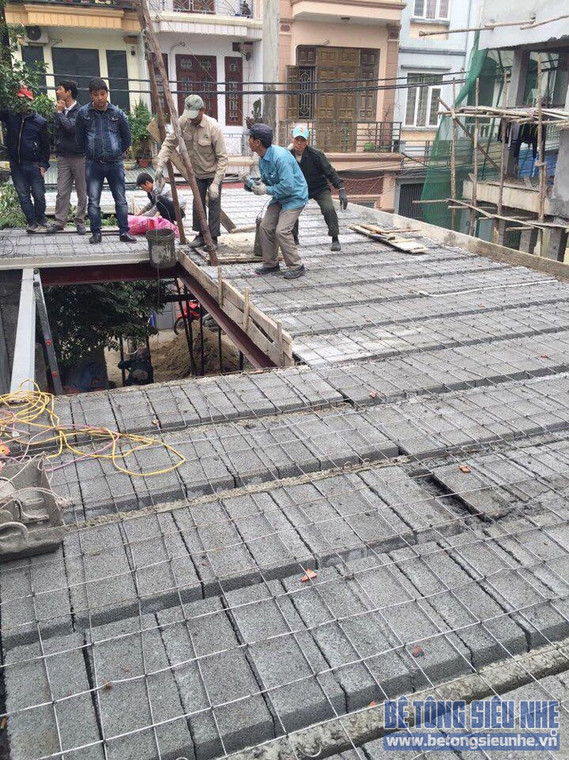 Đổ trần bằng bê tông nhẹ tầng 1 công trình nhà anh Hữu ở Yên Viên, Gia Lâm