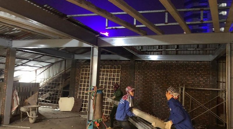 Xây nhà dân dụng thâu đêm bằng khung thép tiền chế và sàn bê tông nhẹ tại Yên Hòa, Cầu Giấy, Hà Nội